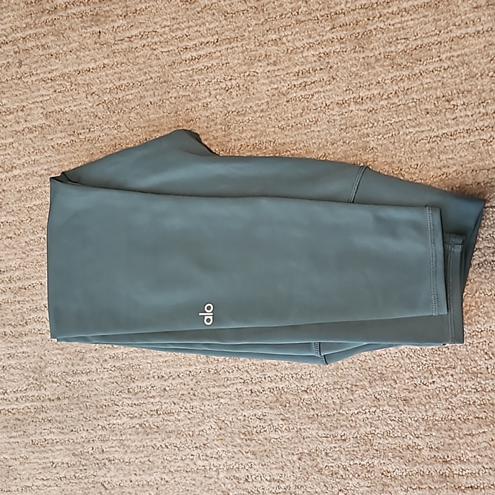 Like New- Alo Yoga Airlift Leggings (Teal Agate-Sold out online)